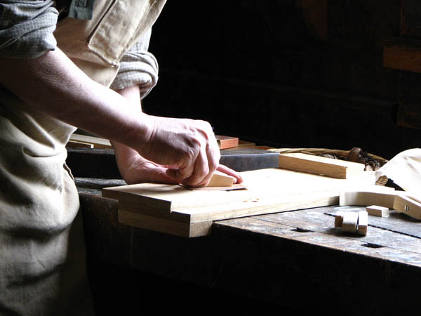 Ofrecemos un servicio de <strong>carpintería  de madera y ebanistería en Monforte del Cid</strong> adaptado a las necesidades del <strong>cliente</strong>.